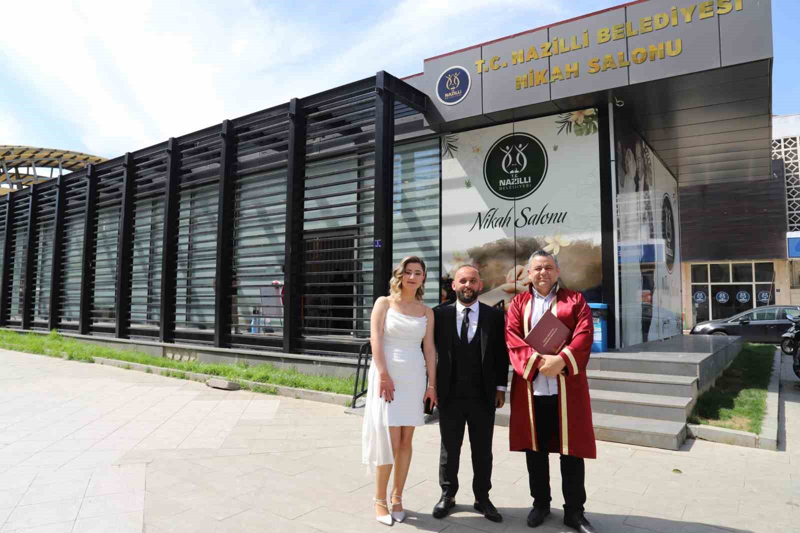 Yarım saate bir nikah kıyıldı