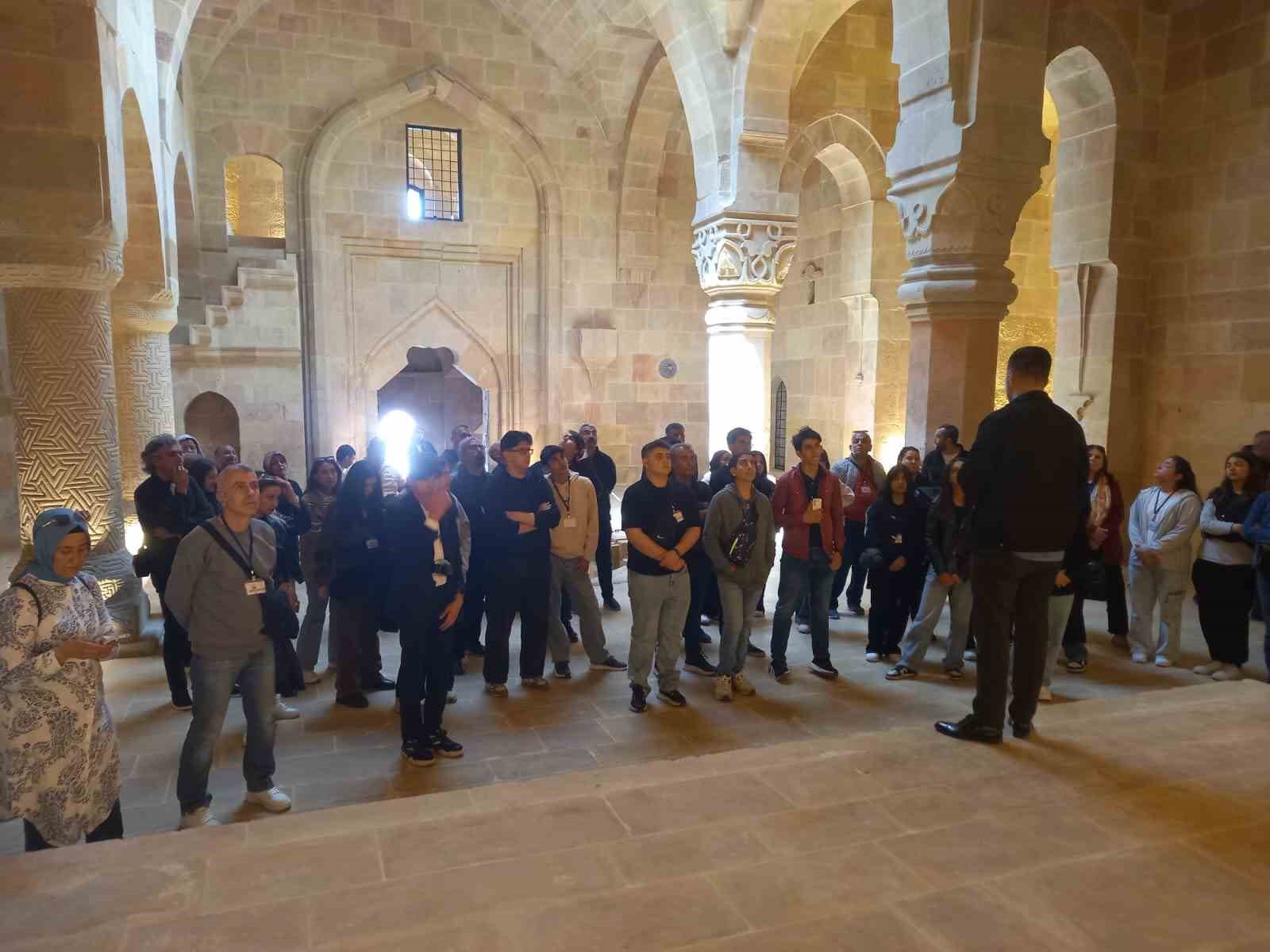 Üç şehir arasında kültür köprüsü kuran "Kültürler Buluşuyor" projesi bu kez Sivas’ta