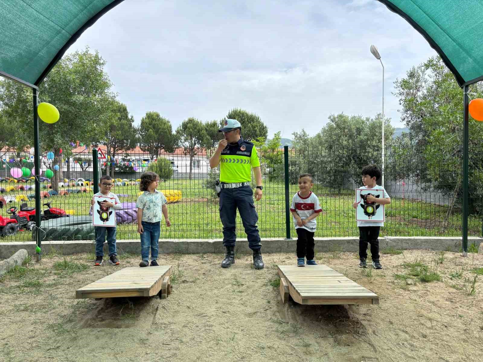 Çine’de Anaokulu öğrencilerine trafik eğitimi verildi
