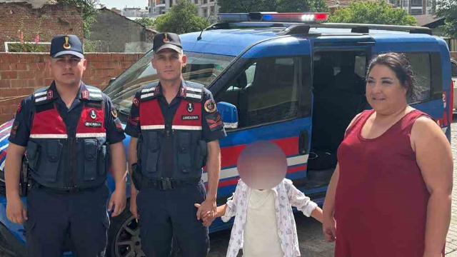 Kaybolan 8 yaşındaki çocuğu jandarma kısa sürede buldu