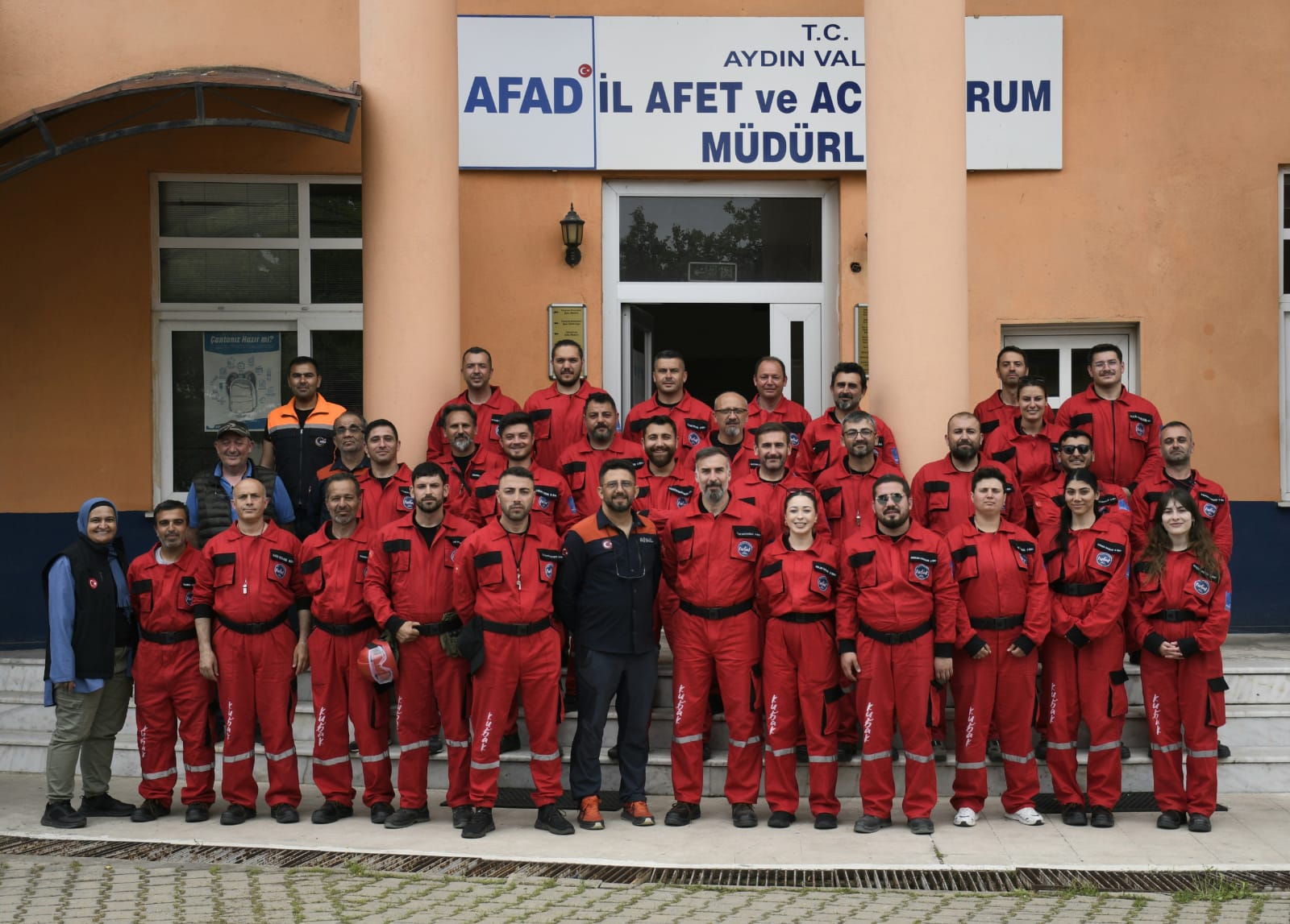 KUŞADASI BELEDİYESİ ARAMA KURTARMA EKİBİ EĞİTİMİNİ BAŞARIYLA TAMAMLADI
