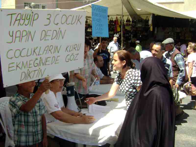 Ekmek zammına karşı imza kampanyasına yoğun ilgi