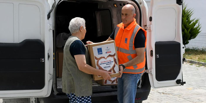 KUŞADASI BELEDİYESİ GIDA KOLİSİ DESTEĞİNİ SÜRDÜRÜYOR