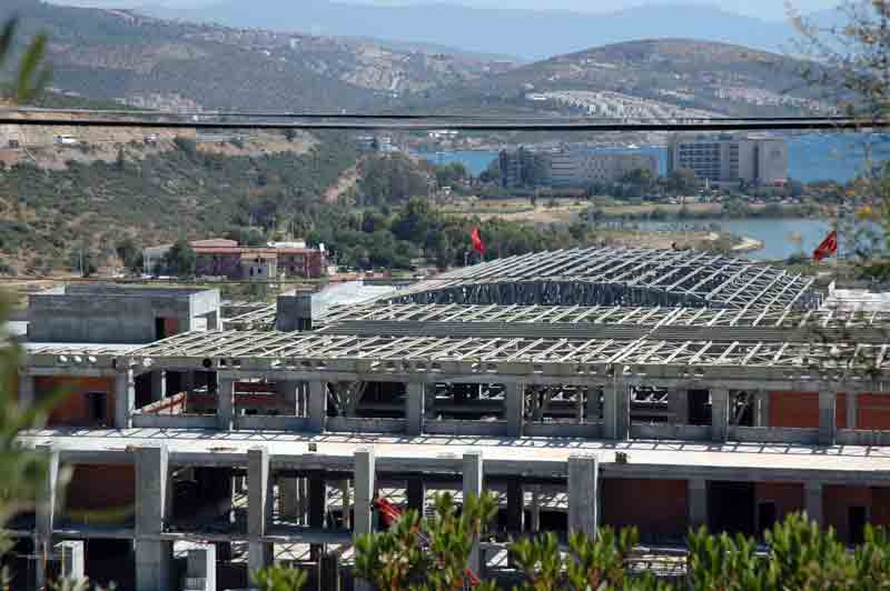 Kuşadası KOMER’de iş kazası: 1 ölü, 3 yaralı