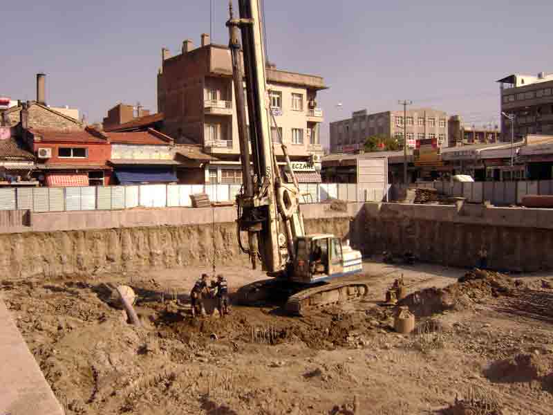 Belediye Binası inşaatı gece de sürünce, şikayetler arttı