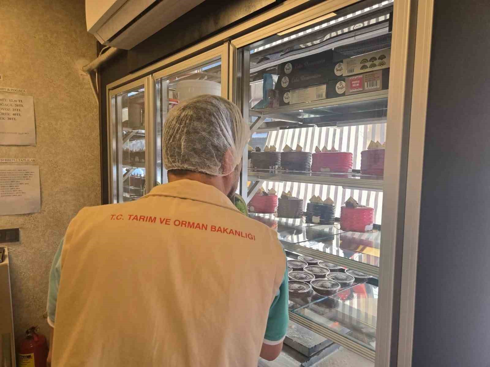 Bozdoğan’da tatlıcı ve dondurmacılara gıda denetimi