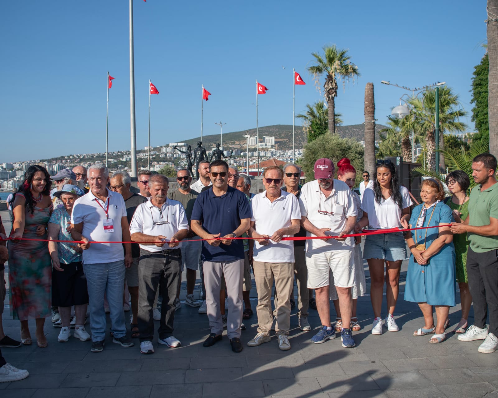 KUŞADASI’NDA YAZARLAR ŞENLİĞİ BAŞLADI