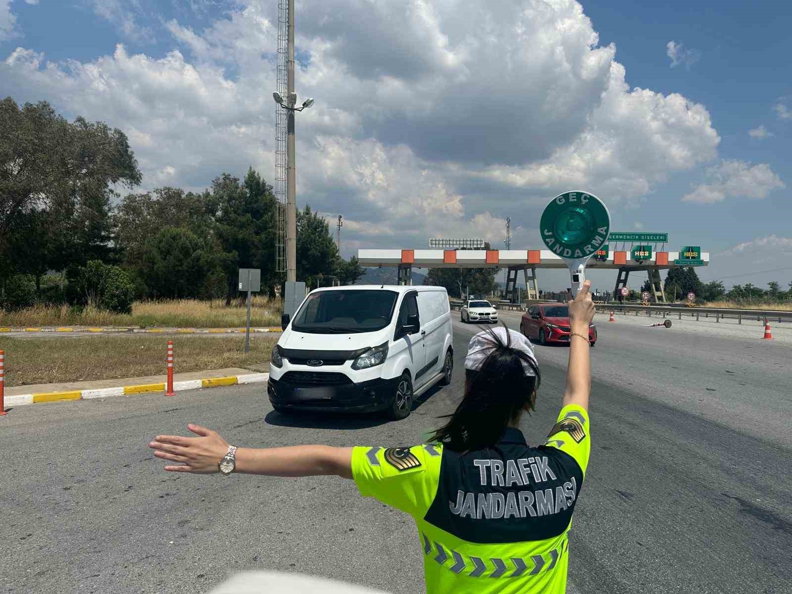 Otobanda yaya olarak kaçmaya çalışan düzensiz göçmen yakalandı