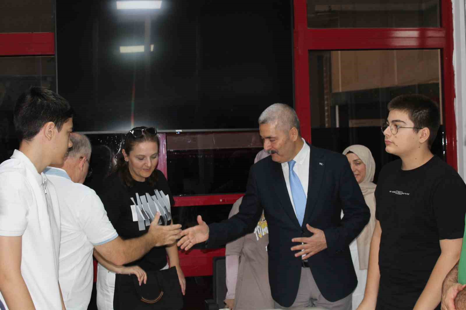 Müdür Özcan, il birincilerini ağırladı