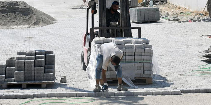 KUŞADASI’NDA HİZMET SEFERBERLİĞİ TAKDİR TOPLUYOR