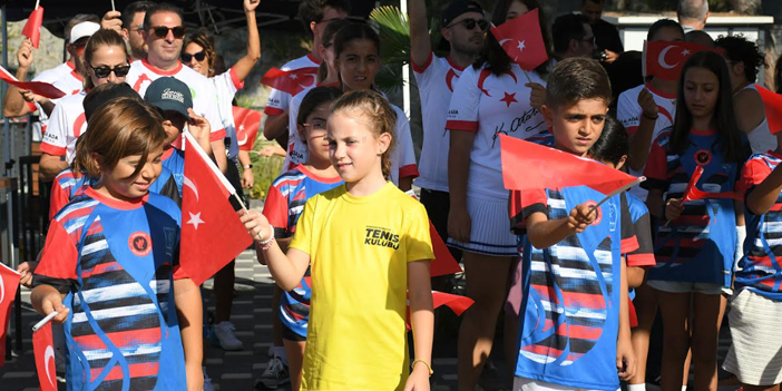 KUŞADASI'NDA ZAFER BAYRAMI COŞKUSU TENİS TURNUVASIYLA KUTLANIYOR