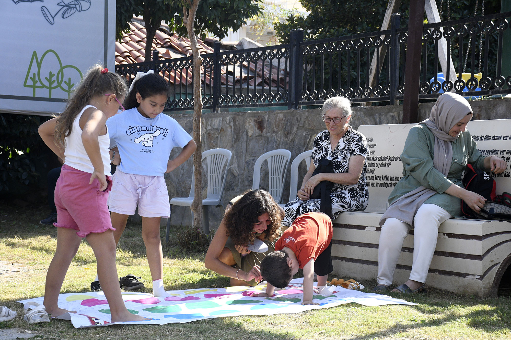 ÇOCUKLAR UNUTULMAYA YÜZ TUTAN SOKAK OYUNLARIYLA DOYASIYA EĞLENDİ