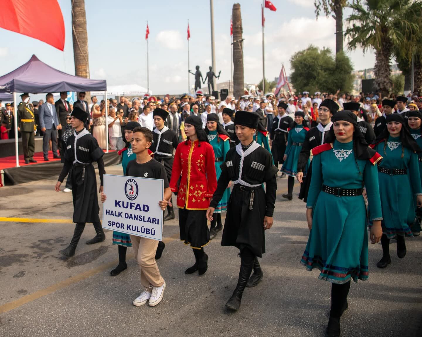 KUŞADASI’NDA ZAFER BAYRAMI COŞKUYLA KUTLANDI