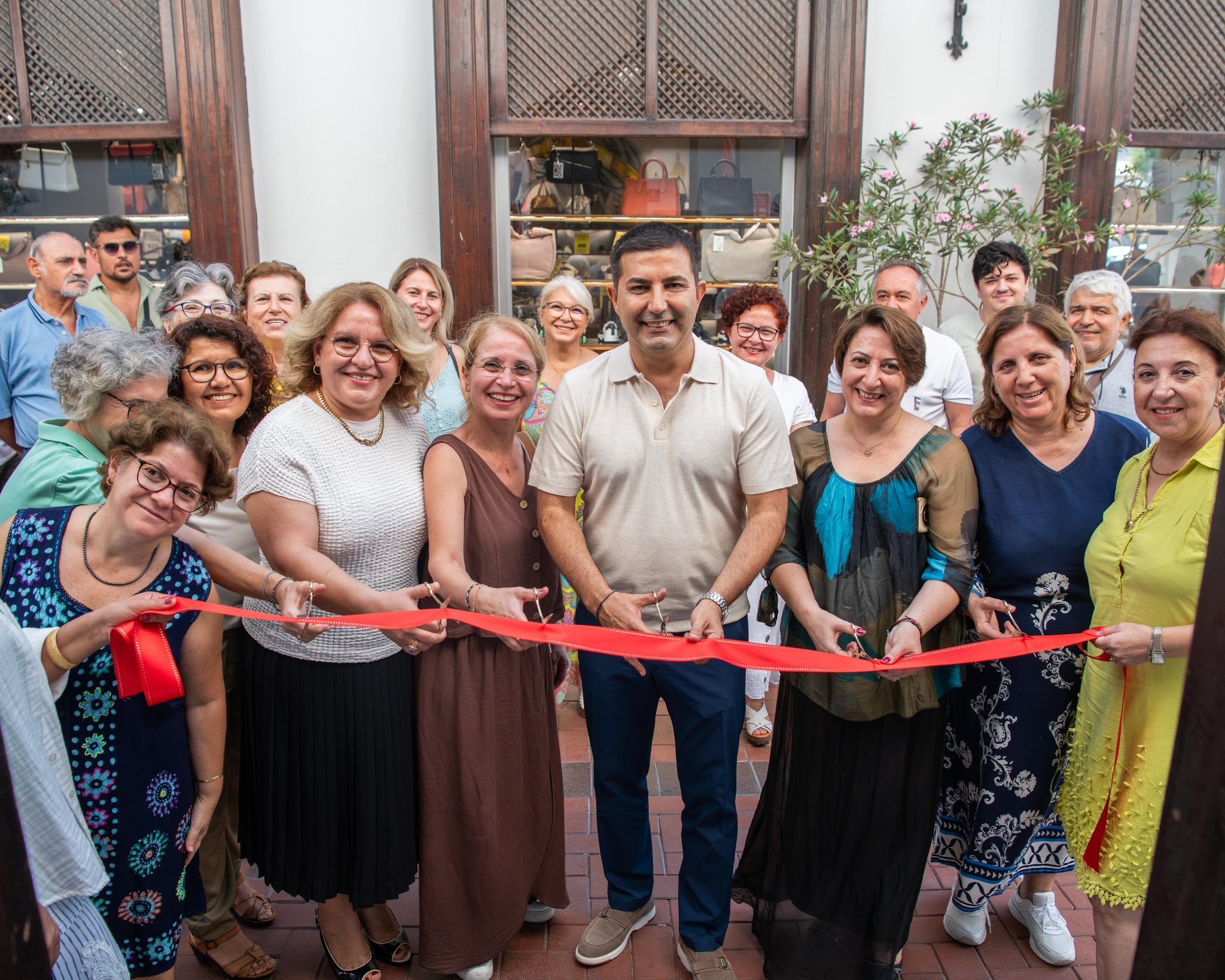 'RENKLİ TASARIMLAR’ SERGİSİ İBRAMAKİ SANAT GALERİSİ’NDE AÇILDI