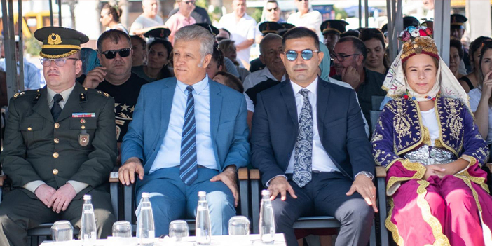 KUŞADASI’NIN DÜŞMAN İŞGALİNDEN KURTULUŞUNUN 103’ÜNCÜ YILDÖNÜMÜ COŞKUYLA KUTLANDI