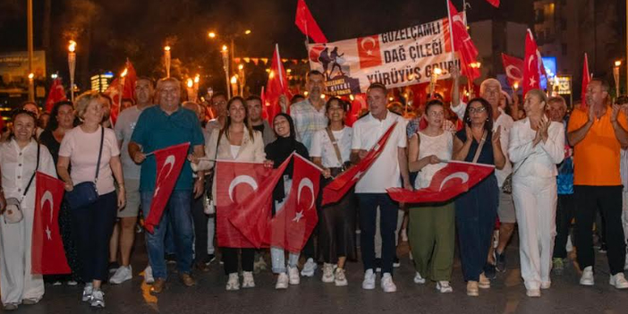 BİNLERCE KİŞİ KUŞADASI’NIN KURTULUŞU İÇİN YÜRÜDÜ