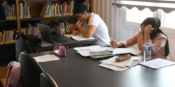 ÖĞRENCİLERİN BU YIL DA GÖZDESİ KÜTÜPHANE VE KİTAP KAFE OLACAK