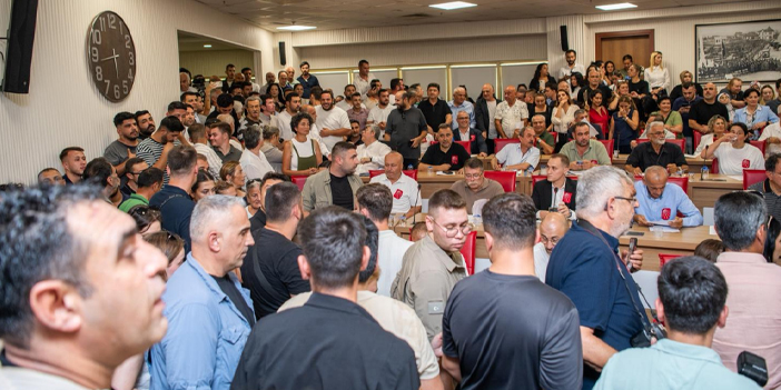 AK Parti çoğunluğunu sağlayamayan Çerçioğlu Meclis’ten topukladı, Efe’nin vekili de topukladı