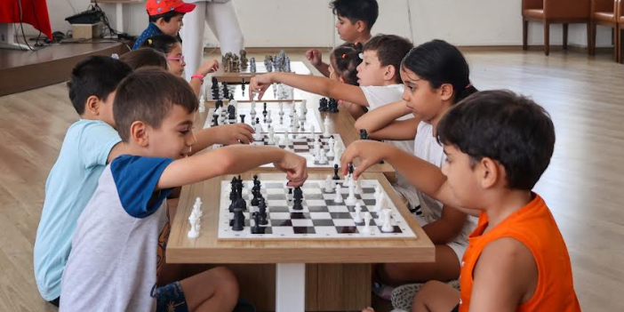 BAŞKAN YETİŞKİN’DEN ÇOCUKLARIN GELİŞİMİNE KATKI