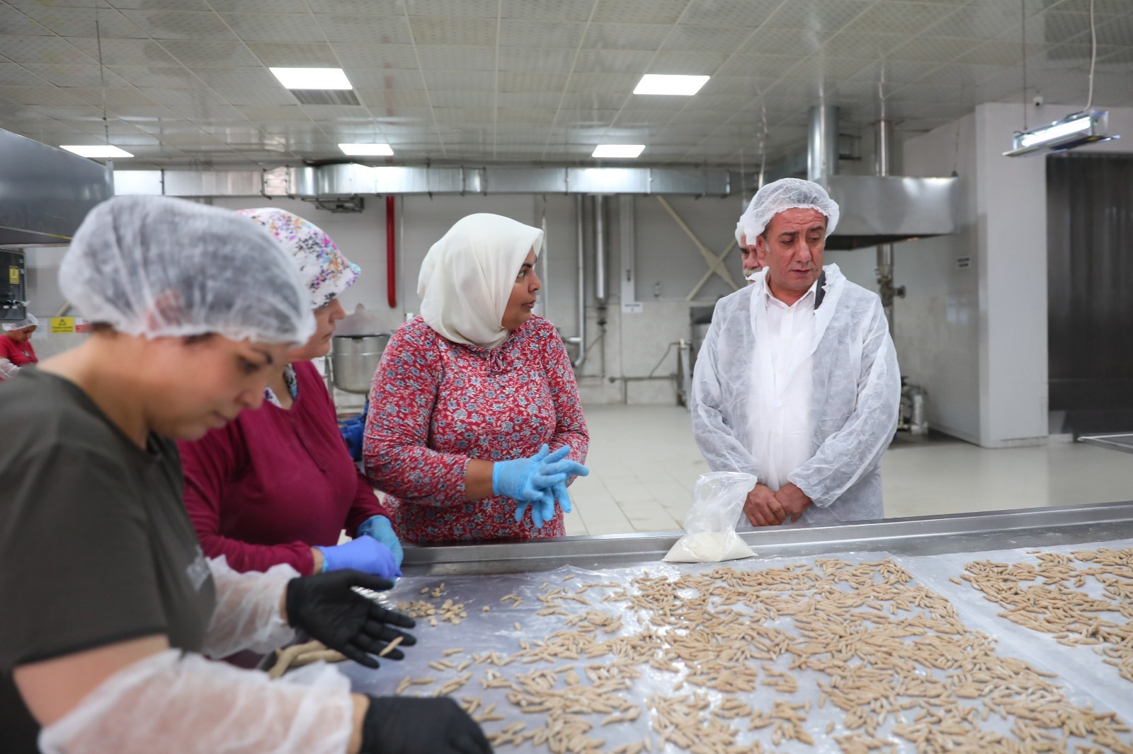 SOSYAL BELEDİYECİLİĞİN ÖRNEK TESİSİNDE BAŞKAN YETİŞKİN İLE ÜRÜN ÇEŞİTLİLİĞİ ARTIYOR