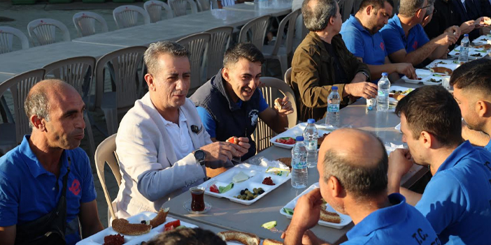 YETİŞKİN EMEKÇİLERLE KAHVALTIDA BULUŞTU