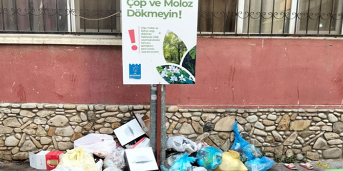 “Çöp Atmayın” Uyarısına Rağmen Çöp Yığınları Tepki Çekiyor