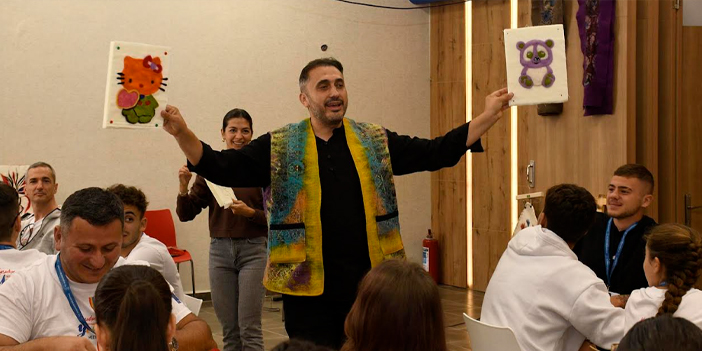 GENÇLİK TOPLANTISI RENKLİ ANLARA SAHNE OLDU