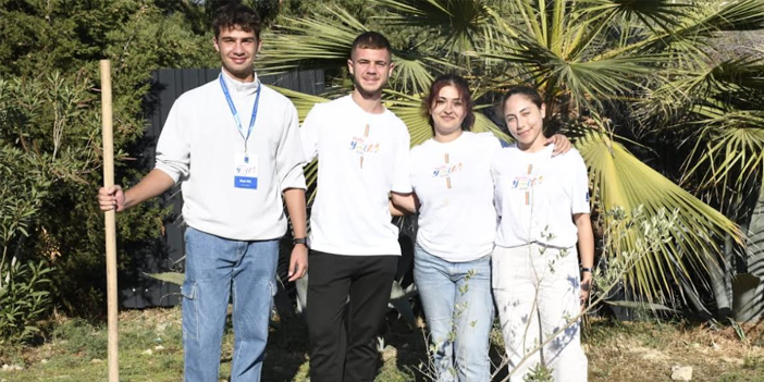 KUŞADASI’NDA ZEYTİN AĞAÇLARI ‘BARIŞ VE KARDEŞLİK’ İÇİN DİKİLDİ