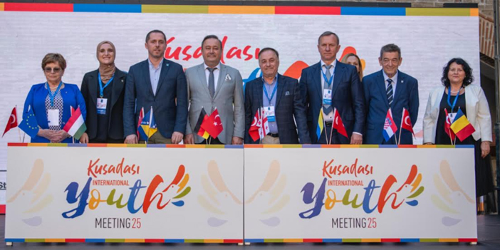 DÜNYAYA BARIŞ, DOSTLUK VE KARDEŞLİK MESAJLARI YOLLANDI