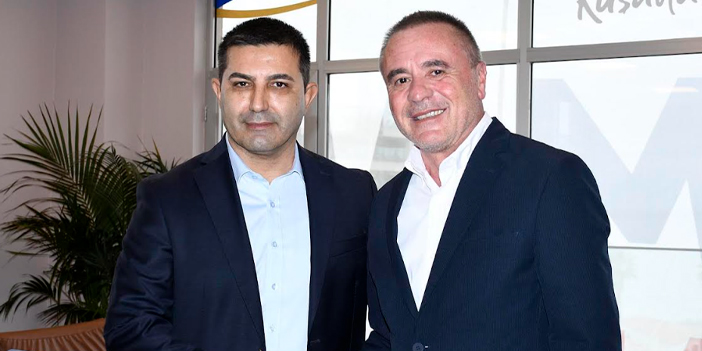 BAŞKAN GÜNEL CHP KUŞADASI İLÇE ÖRGÜTÜ’NÜN YENİ YÖNETİMİYLE BİR ARAYA GELDİ