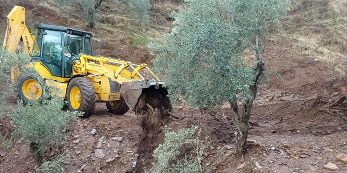 ALTYAPI YETERSİZLİĞİNİN YOL AÇTIĞI SORUNLARI EFELER BELEDİYESİ SİLİYOR