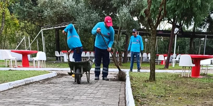 EFELER’İN EKİPLERİ ÇALIŞIYOR PINARBAŞI MESİRE ALANI TERTEMİZ OLUYOR