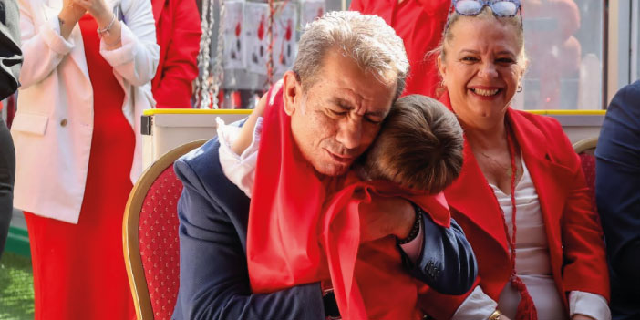 EFELER’İN MİNİK ÖĞRENCİLERİ CUMHURİYET BAYRAMI’ NI KUTLADI