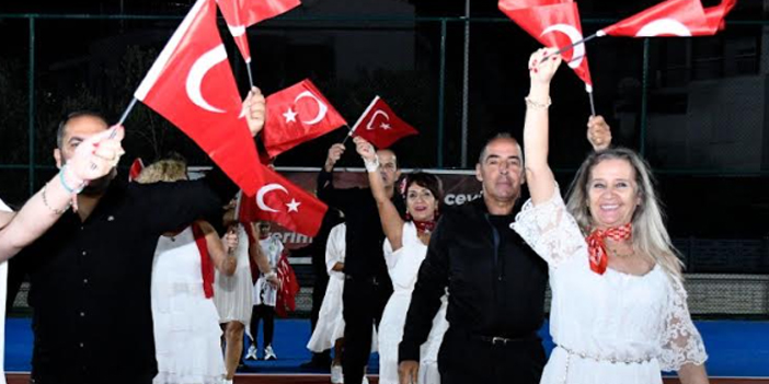 KUŞADASI’NDA CUMHURİYET COŞKUSU KORTLARA TAŞINDI