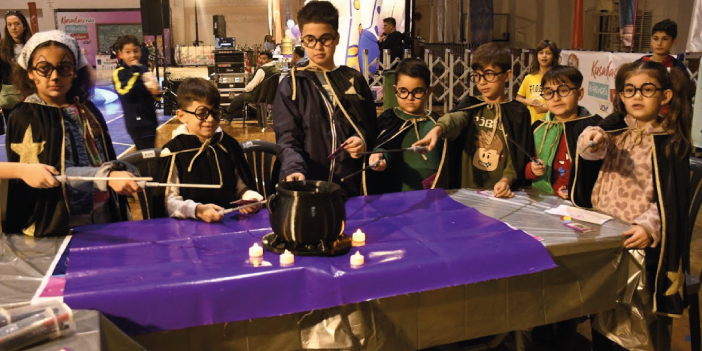 KUŞADASI’NDA ÇOCUKLAR BİLİMİN RENKLİ VE BÜYÜLÜ DÜNYASINI KEŞFETTİ