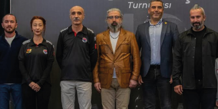 KUŞADASI’NDA HAMLELER ‘ATATÜRK’ İÇİN ATILDI