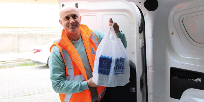 KUŞADASI’NDA ÇOCUKLARIN GELİŞİMİ İÇİN PERİYODİK SÜT DAĞITIMI DEVAM EDİYOR