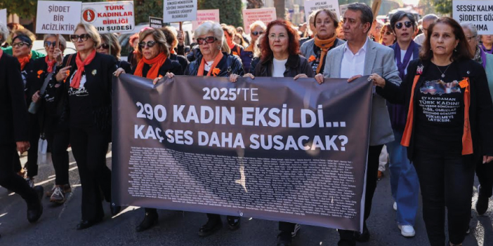 EFELER’DE KADINA YÖNELİK ŞİDDETLE MÜCADELE GÜNÜNDE SESSİZ YÜRÜYÜŞ