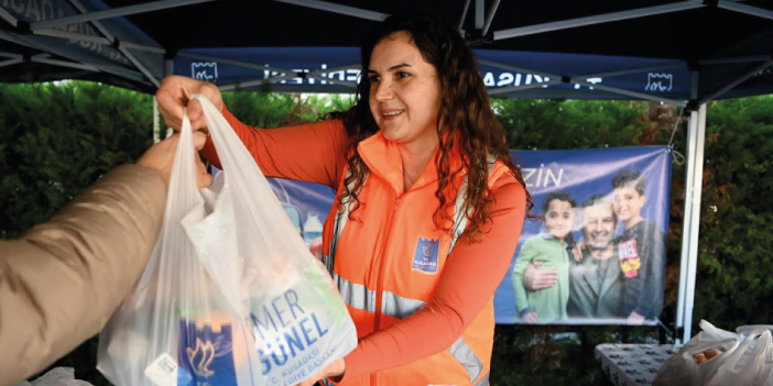 EŞİT FIRSAT İÇİN BÜYÜK ADIM: KUŞADASI’NDA BESLENME ÇANTALARINI BELEDİYE DOLDURUYOR”