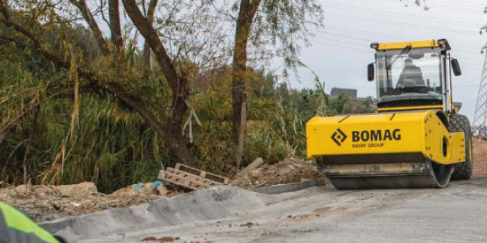İKİÇEŞMELİK MAHALLESİ’NİN YENİ YOLLARI YÜKLENİYOR
