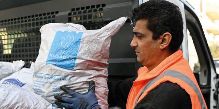 KUŞADASI BELEDİYESİ’NİN YAKACAK YARDIMI BAŞLADI