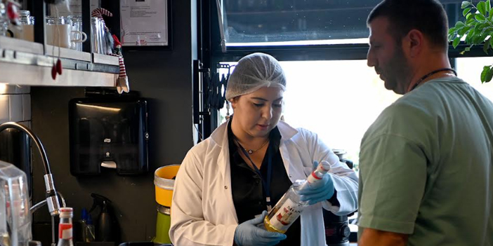 KUŞADASI BELEDİYESİ YILBAŞI ÖNCESİNDE HİJYEN DENETİMLERİNİ SIKLAŞTIRDI