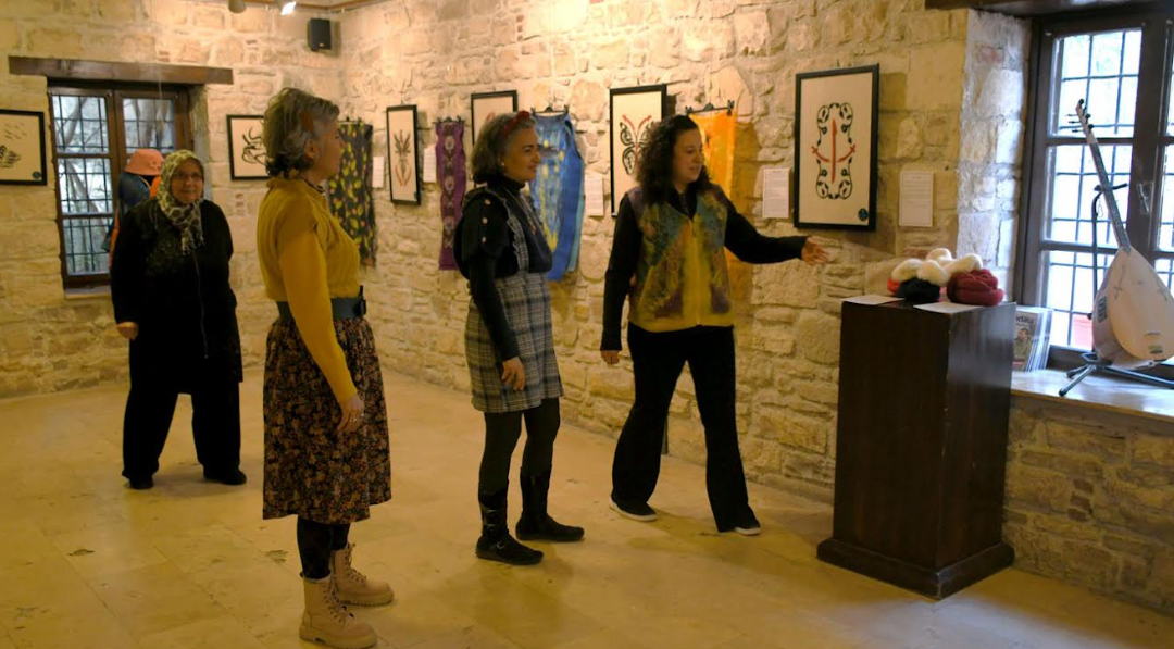 KUŞADASI’NDA HAT SANATI KEÇE İLE BULUŞTU