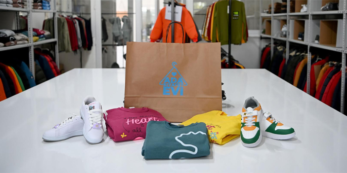 ADA KIYAFET EVİ 272 ÇOCUĞUN YÜZÜNÜ GÜLDÜRDÜ