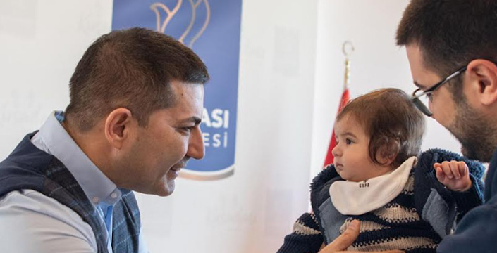 SMA’LI TEOMAN BEBEĞİN AİLESİNDEN BAŞKAN ÖMER GÜNEL’E TEŞEKKÜR ZİYARETİ