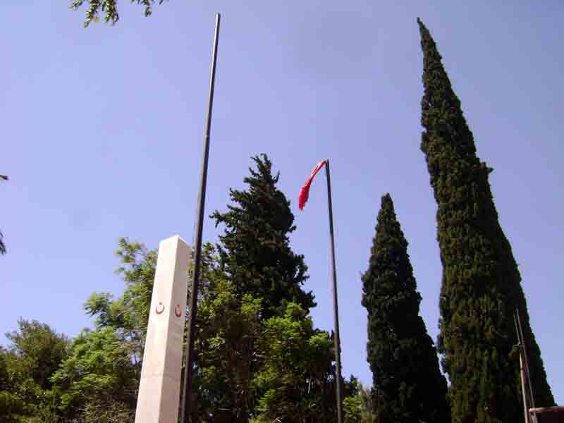 Şehitler Parkı’nda Türk Bayrağı’na çirkin saldırı