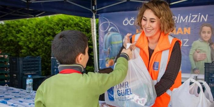 KUŞADASI’NDA ÇOCUKLAR OKULA HER GÜN SAĞLIKLI VE MUTLU BAŞLIYOR