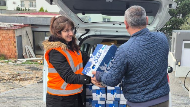 KUŞADASI BELEDİYESİ'NİN SÜT DESTEĞİ BÜYÜYEREK SÜRÜYOR