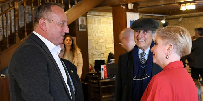 İBRAMAKİ SANAT GALERİSİ ‘ÇİNİLERİN DANSI’ SERGİSİNE EV SAHİPLİĞİ YAPMAYA BAŞLADI