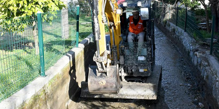KUŞADASI BELEDİYESİ’NDEN KİRAZLI MAHALLESİ’NDE KAPSAMLI DERE TEMİZLİĞİ